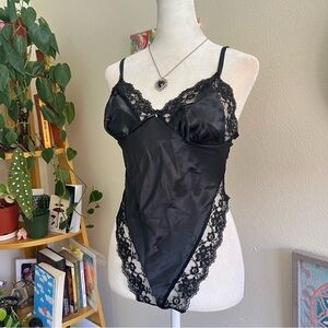 vintage black lace bodysuit 🐈‍⬛